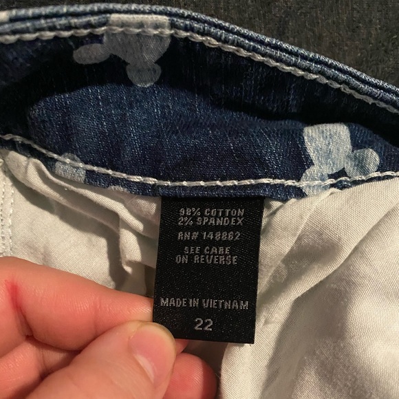 Disney Shorts (22) - Picture 3 of 3